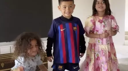 Джорджина показала сына Роналду в футболке «Барселоны»