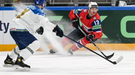 ЧМ по хоккею Казахстан начал с победы по буллитам