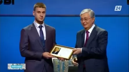Президент Казахстана вручил благодарственное письмо Даниэлю Дилю 