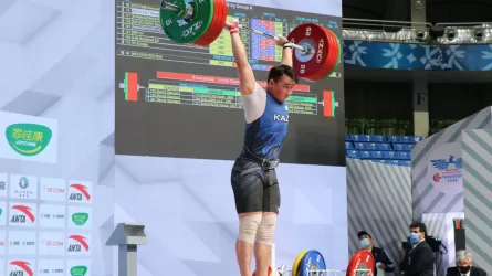 Сильнейший казахстанский тяжелоатлет выиграл золото на чемпионате Азии  