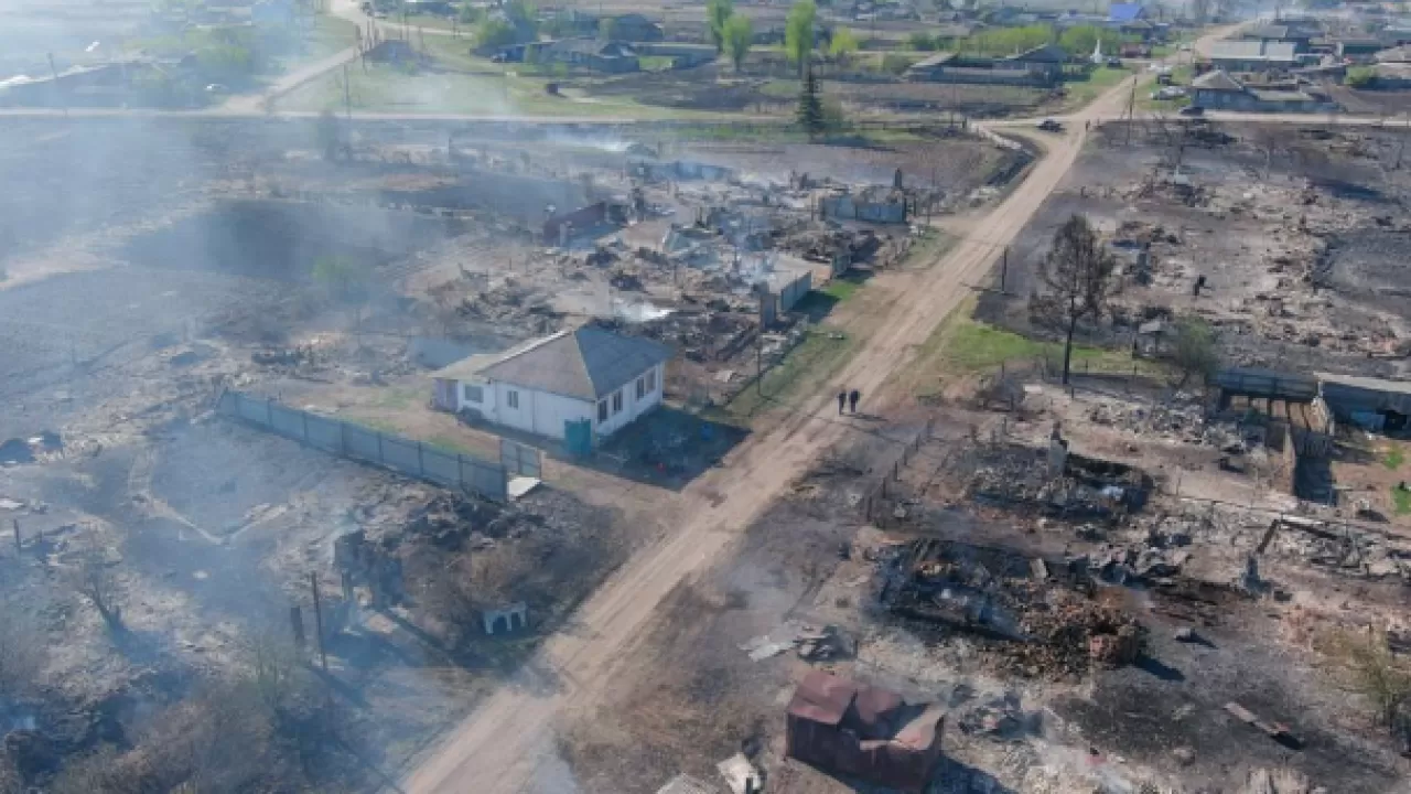 Более 300 жилых домов уничтожил огонь в России