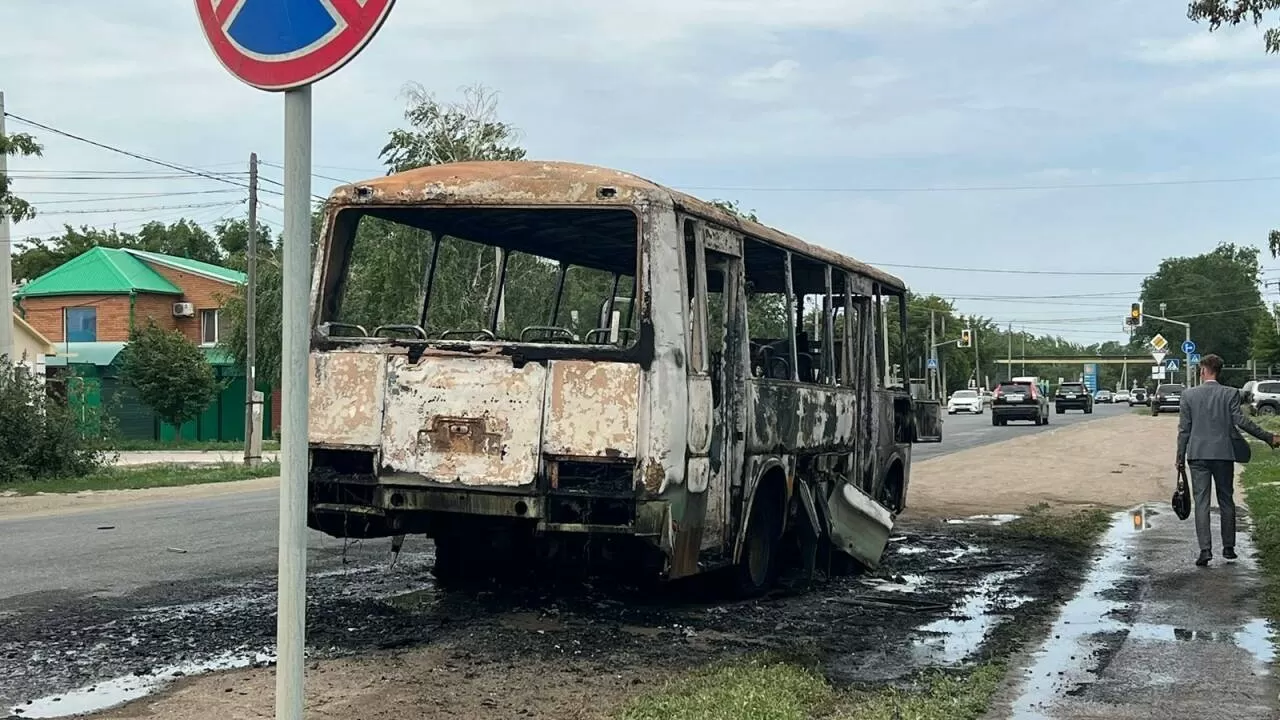 Автобус с 60 детьми загорелся в Уральске