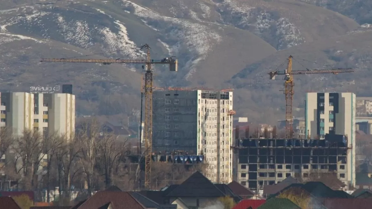 Эксперты обеспокоены хаотичной стройкой в Алматы