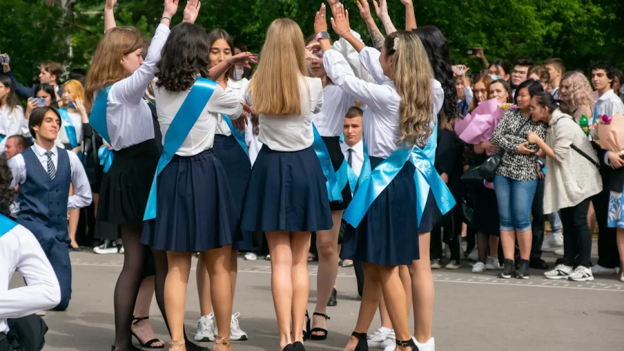 В Казахстане работает около 8 тысяч школ