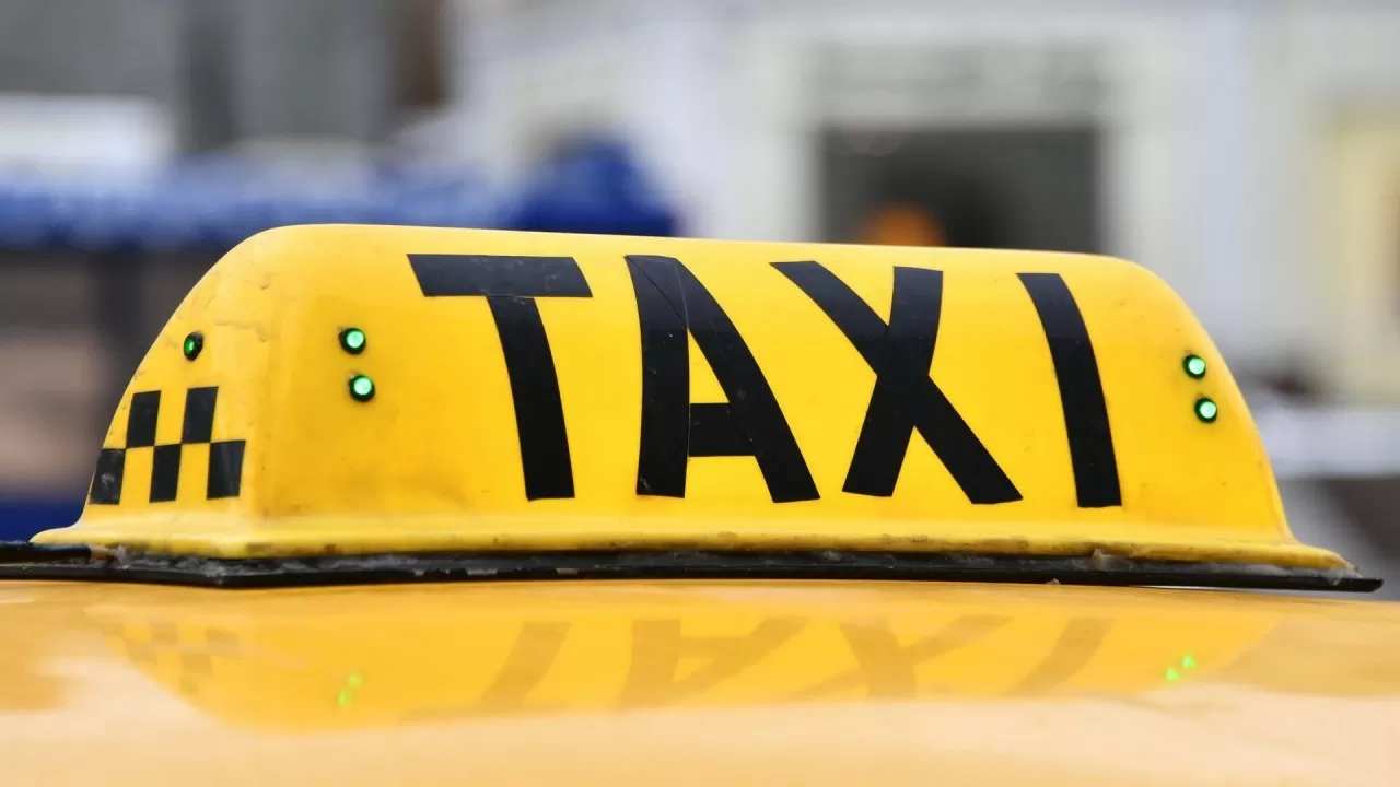 Пассажирка украла телефон у таксиста в Астане