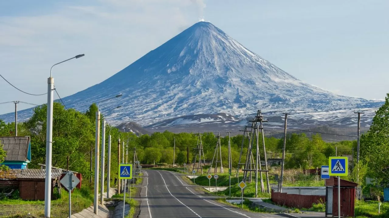 Камчаткада жанартау атқылай бастады