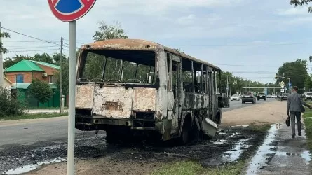 Автобус с 60 детьми загорелся в Уральске