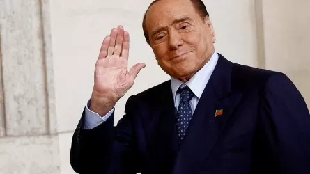 Миланда Сильвио Берлусконимен қоштасу рәсімі өтті 