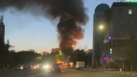 Крупный пожар произошел в Шымкенте