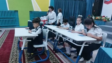 Казахстанская разработка: электронные тренажеры для изучения шрифта Брайля получили дети в столице
