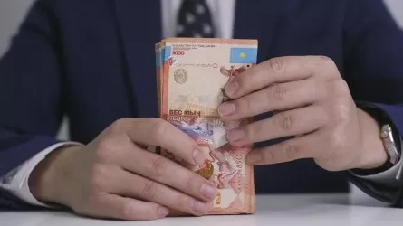 Сколько зарабатывают топ-менеджеры в Казахстане?