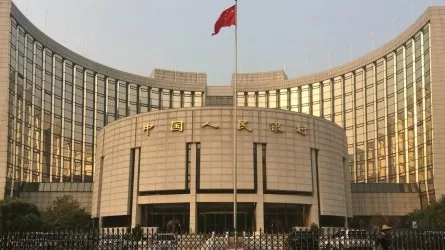 Китай понизил ключевую ставку, после чего обрушился курс юаня