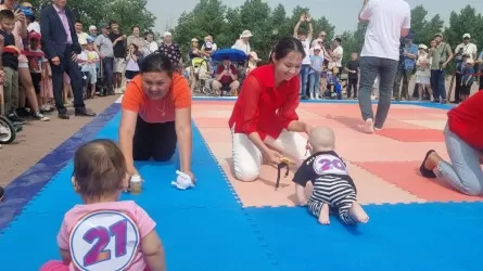 Ақтөбеде сәбилер еңбектеп жарысты