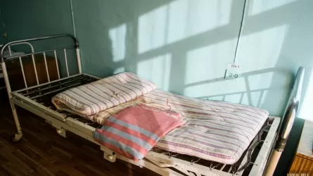 Жители Павлодарской области в шоке от матрацев и насекомых в инфекционной больнице
