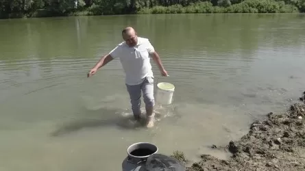 Өзен суын ішіп отырған ауылдықтар құдыққа зәру