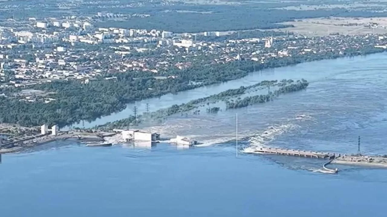 В Украине подорвана плотина Каховской ГЭС