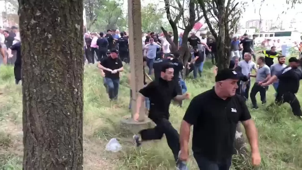 Протестующие сорвали ЛГБТ-фестиваль в Тбилиси