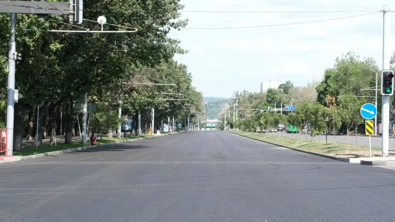 Алматылықтардың шағымынан кейін шаһар әкімдігі жолдарды жөндеу мәселесіне қатысты түсініктеме берді 