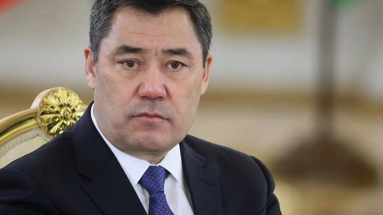 Қырғызстан Президенті інісінің заңды жазаланғанын талап етті