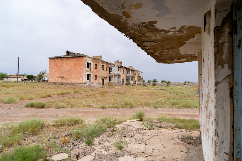 Как живет казахстанское село Аксуек, несколько десятилетий находившееся под грифом 