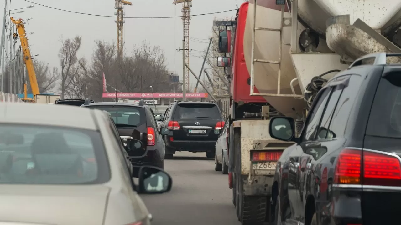 Около 1 тыс. нелегализованных авто поставлено на временный учет в Казахстане