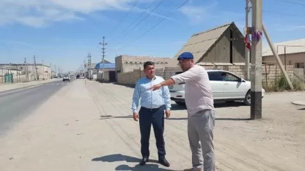 Маңғыстауда ауыл тұрғындары өз күштерімен жол жөндеп жүр