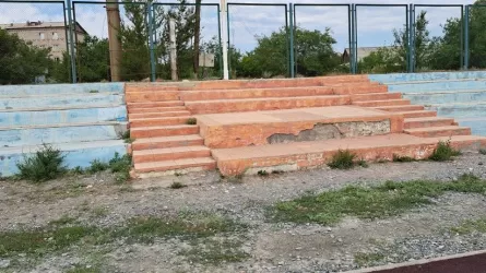 В Павлодарской области приходит в упадок сельский стадион за 140 млн тенге