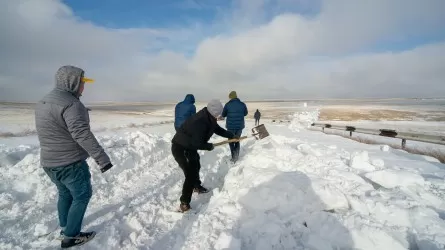 Движение из-за жутких морозов ограничили на трассах в Костанайской области