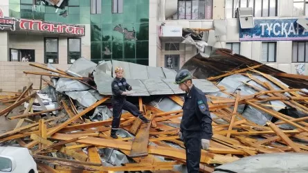 Ураганный ветер в Павлодаре: более 5 тыс. потребителей остались без света