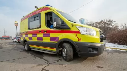В Павлодаре внедорожник на большой скорости влетел в карету скорой помощи