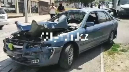 Восемь автомобилей снесла бетономешалка в Шымкенте