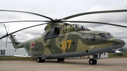 Самый большой вертолет в мире снес осветительную мачту в Якутске 