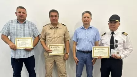  «Семей орманы» табиғи резерватында және «Көкшетау» табиғи паркінде өртті сөндіруге қатысқан авиаторлар марапатталды