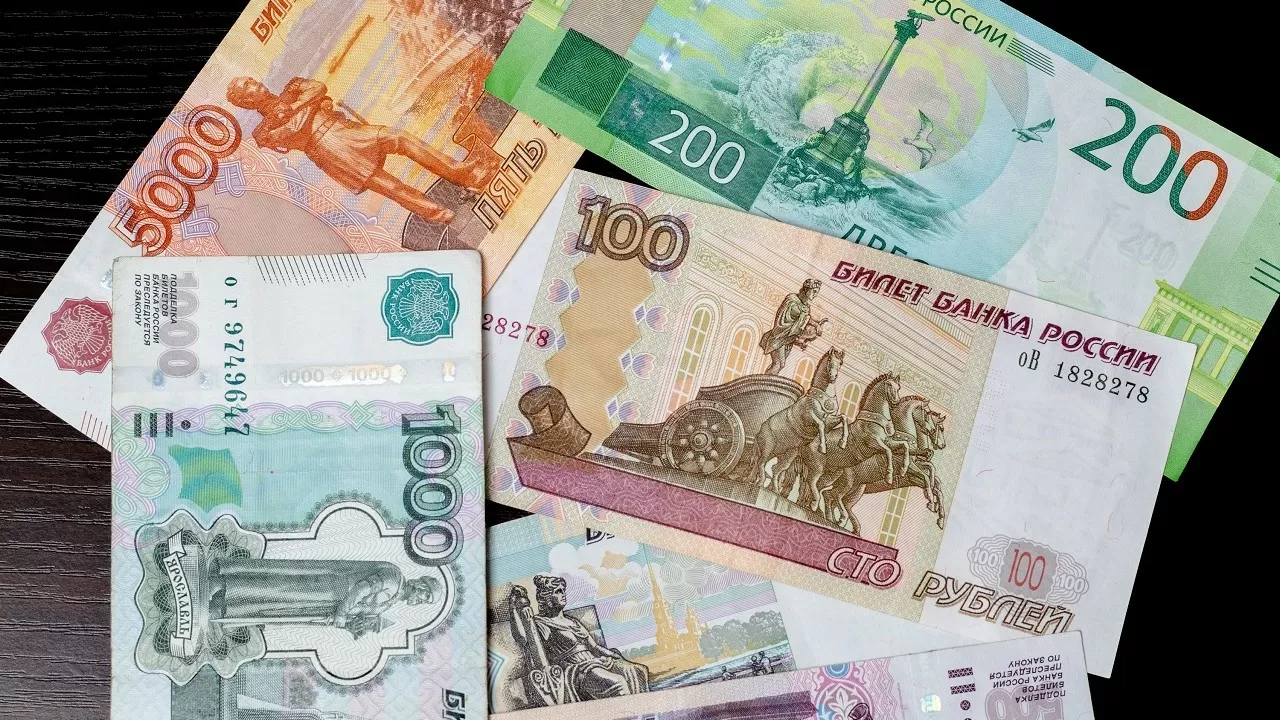 Сколько стоит рубль в обменниках Казахстана 12 февраля