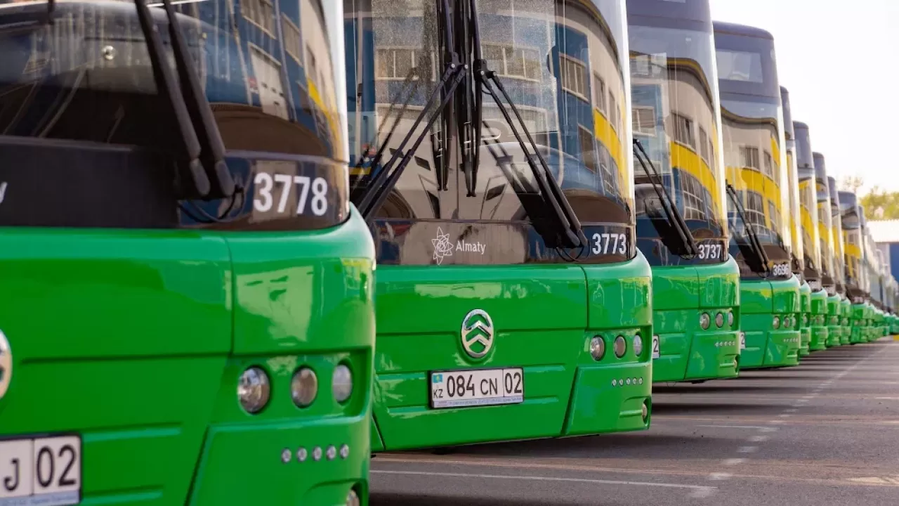 Схемы движения автобусных маршрутов временно изменят в Алматы