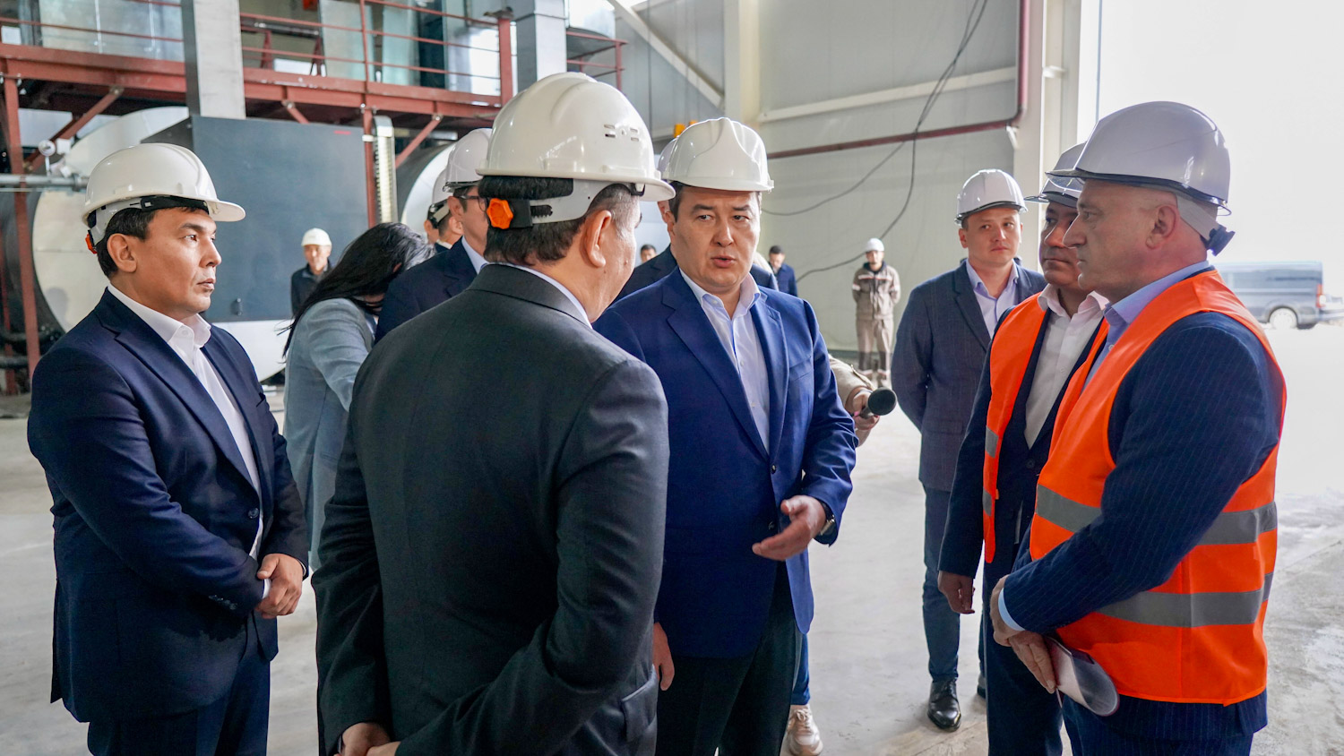 Әлихан Смайылов Астанадағы жаңа газ жылу стансалары және 3-ЖЭО құрылысын тексерді