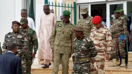 Нигер әскерилері бұрынғы билікті қалпына келтіруден бас тартты 
