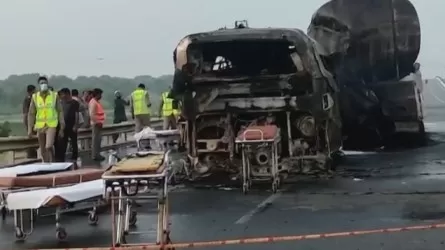 Пәкістанда автобус өртеніп, 20 адам қаза тапты