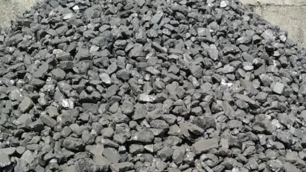 "Разбирай, пока нет ажиотажа": продавцы угля призывают костанайцев уже сейчас запасаться топливом