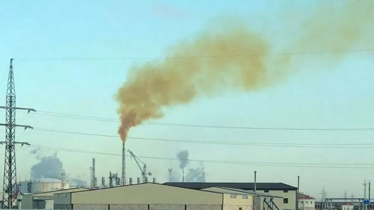 На заводе "КазАзот" произошел выброс нитрозного газа в атмосферу