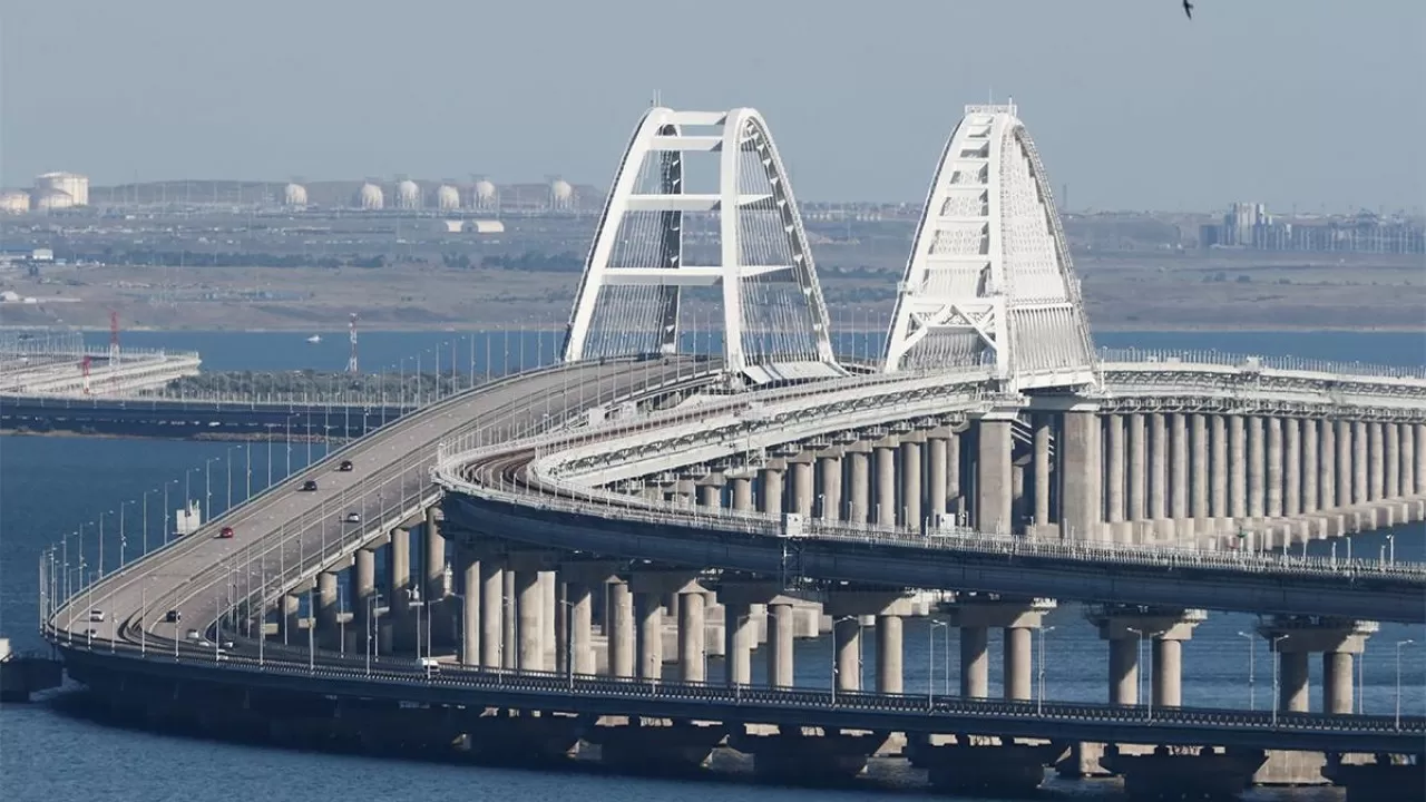 Зеленский Қырым көпіріне жасалған шабуылдар үшін жауапкершілікті өз мойнына алды