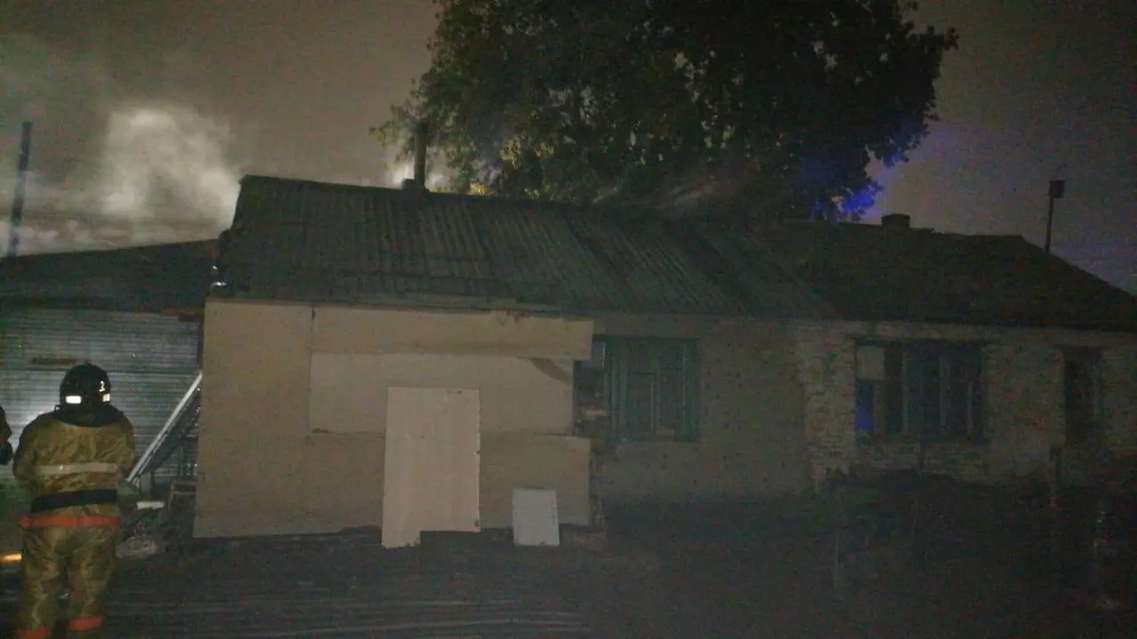 Три человека погибли при пожаре в жилом доме в Астане