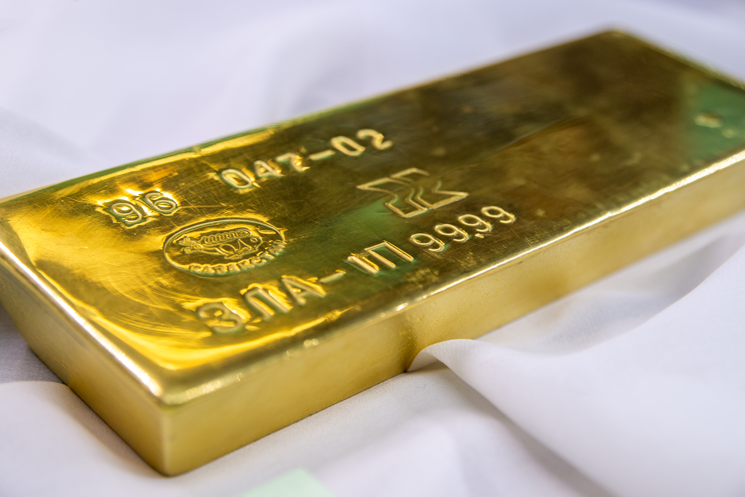 Более 3 тыс. слитков золота купили в августе казахстанцы