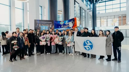 Шахматшыларымызды Астана әуежайында салтанатты түрде қарсы алды