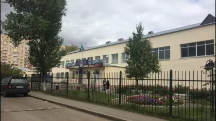 Директора школы уволили после падения ученика с лестницы в Астане 