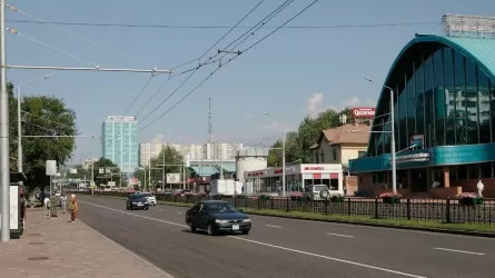 Алматыда жүргізушілер Абай даңғылының жаңа бөлігіндегі автобус жолағын алып тастауды сұрады 