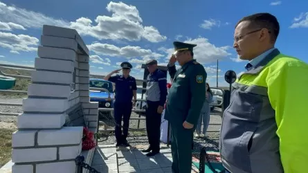 Абай облысында өрт кезінде қаза болған Айдос Тоғызбаевқа мемориалдық тақта ашылды.