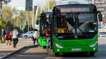В Алматы продлили семь автобусных маршрутов