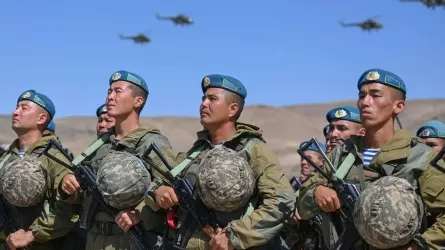 Армию необходимо обеспечить высокотехнологичными вооружением и военной техникой – Токаев 