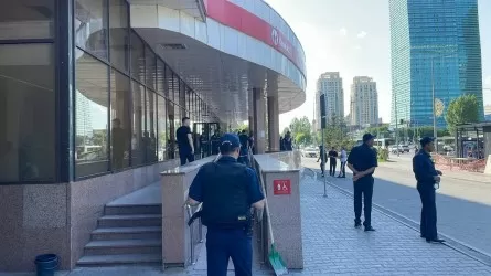 Астанада Kaspi Bank бөлімшесіне шабуыл жасаған ер адам 7,5 жылға сотталды